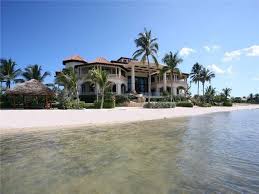 Чужденци купуват недвижими имоти на Каймановите острови